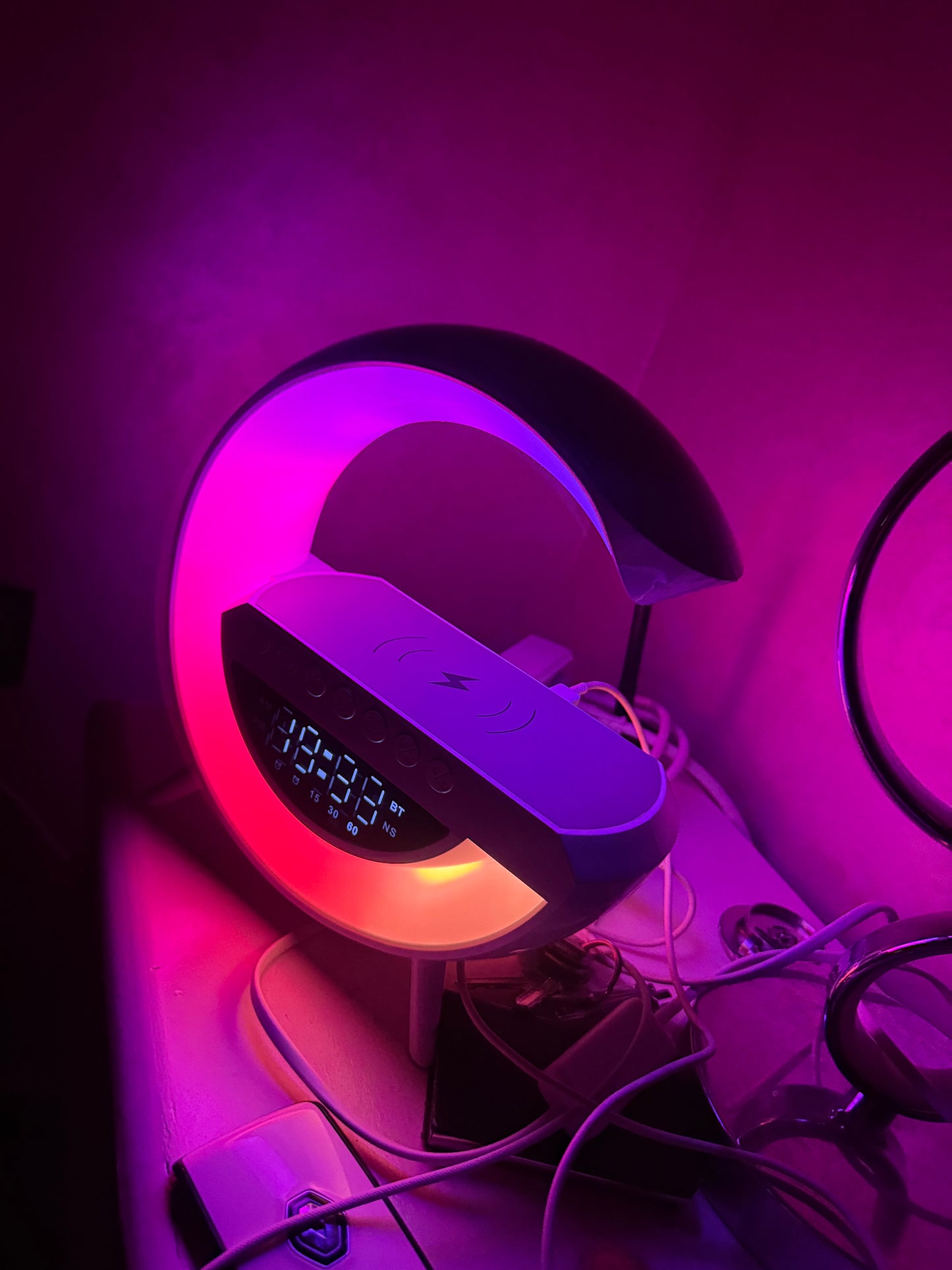 Led wireless charging speaker